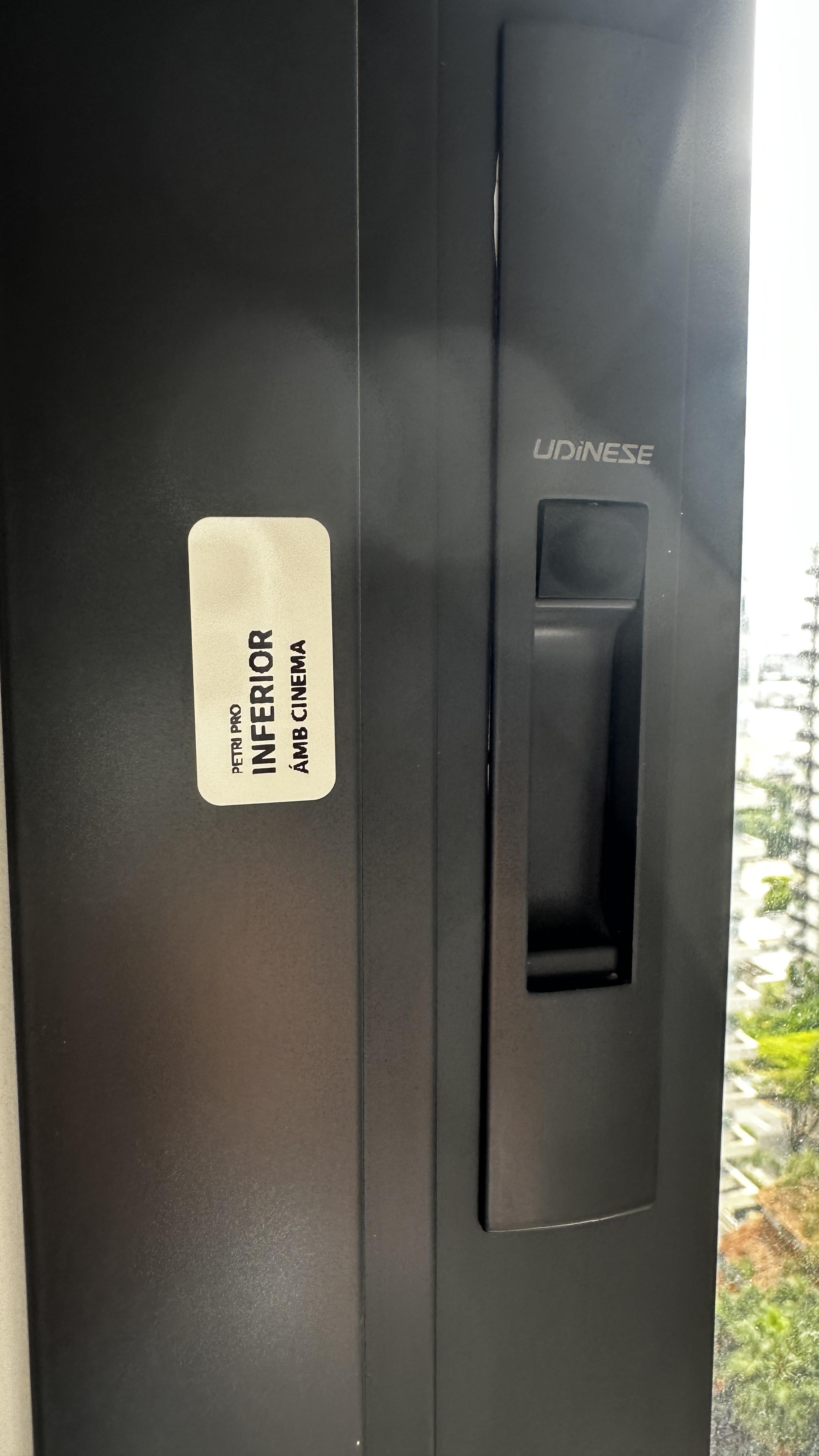 Esquadria e acabamento sala cinema — Chácara Klabin